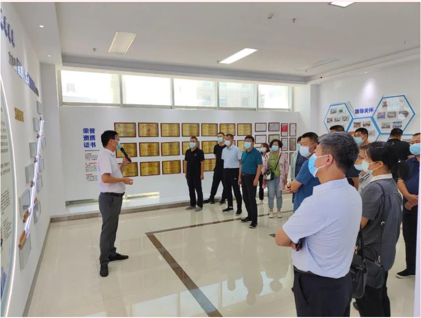 石嘴山市企业家考察团莅临华鼎伟业参观考察