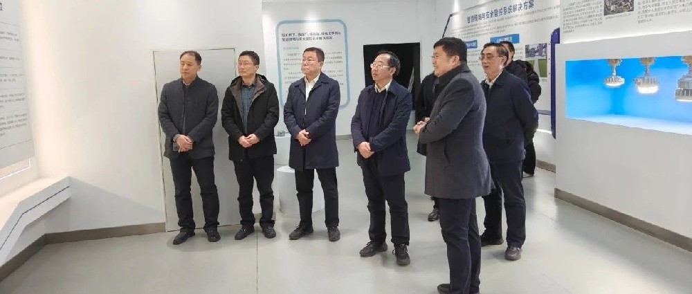 省人大常委会委员、法制委员会主任委员张振忠一行莅临华鼎伟业开展《山东省优化营商环境条例（修正草案）》立法调研