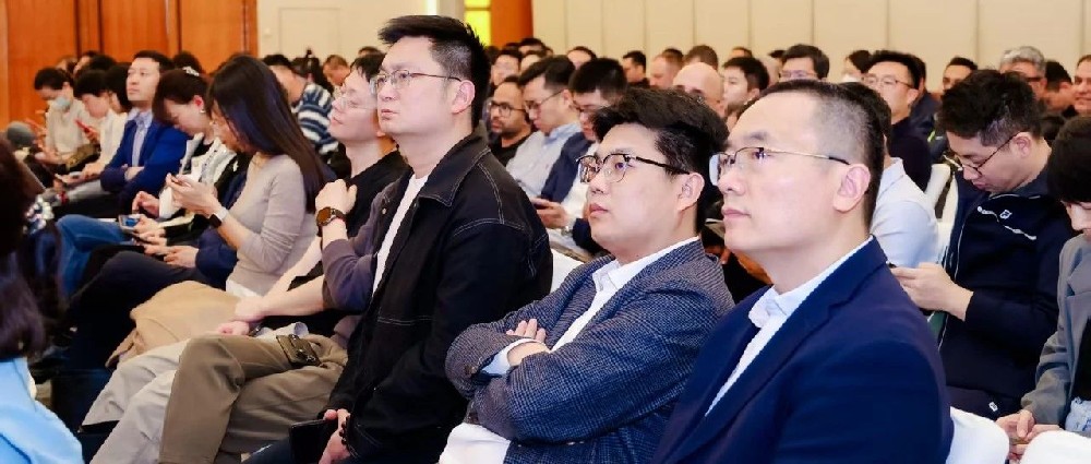 华鼎伟业携手京东方晶芯科技，共赴MLED显示新纪元！