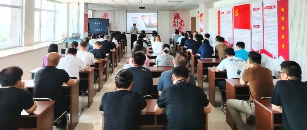 凝心聚力 危中寻机 逆势而成——华鼎伟业召开2025年上半年工作总结会