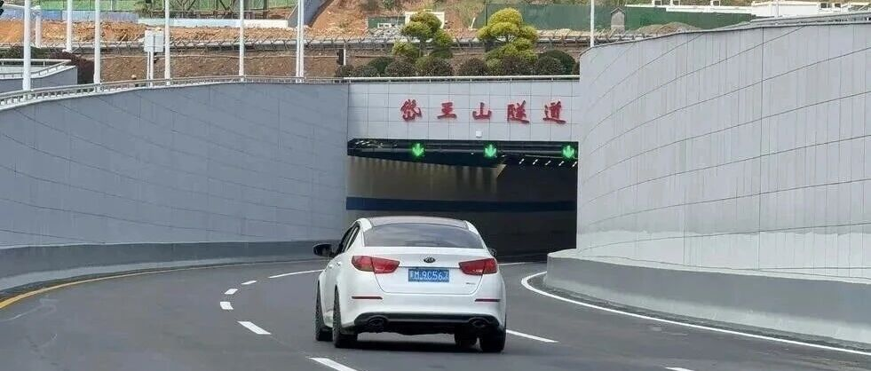 华鼎伟业隧道智慧照明 五一点亮港城“大动脉”